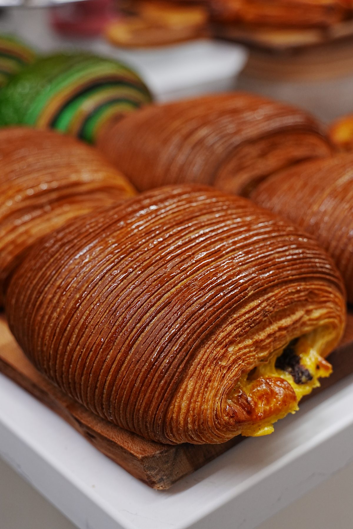 Cross-lamination croissant, cut open
